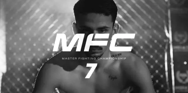 Arte de divulgação do MFC 7, Master Fighting Championship, com um lutador diante da grade do cage.